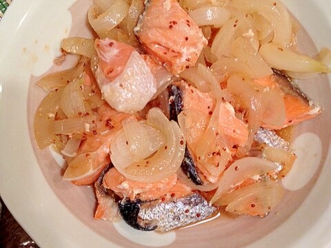 玉ねぎと鮭の簡単甘辛マスタード炒め